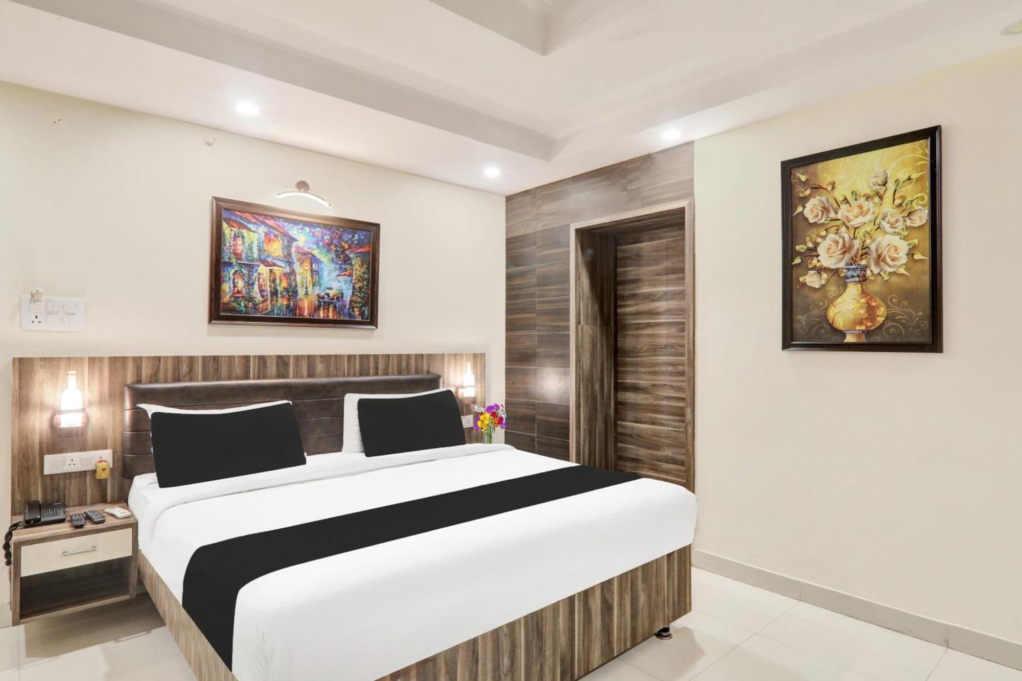 Super Townhouse Kankarbagh Formerly Kunwar Alcajars Patna  Exterior photo