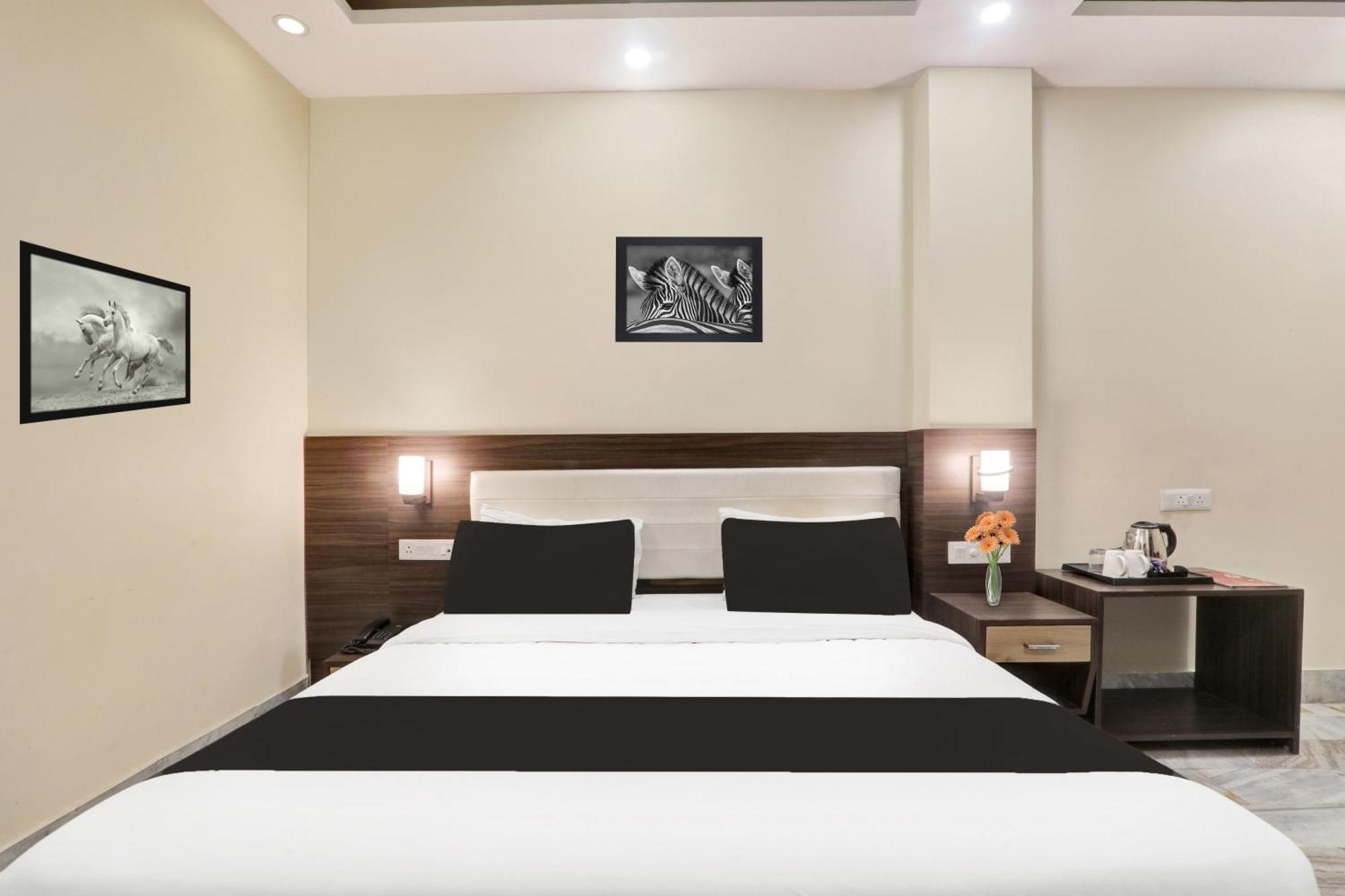 Super Townhouse Kankarbagh Formerly Kunwar Alcajars Patna  Exterior photo