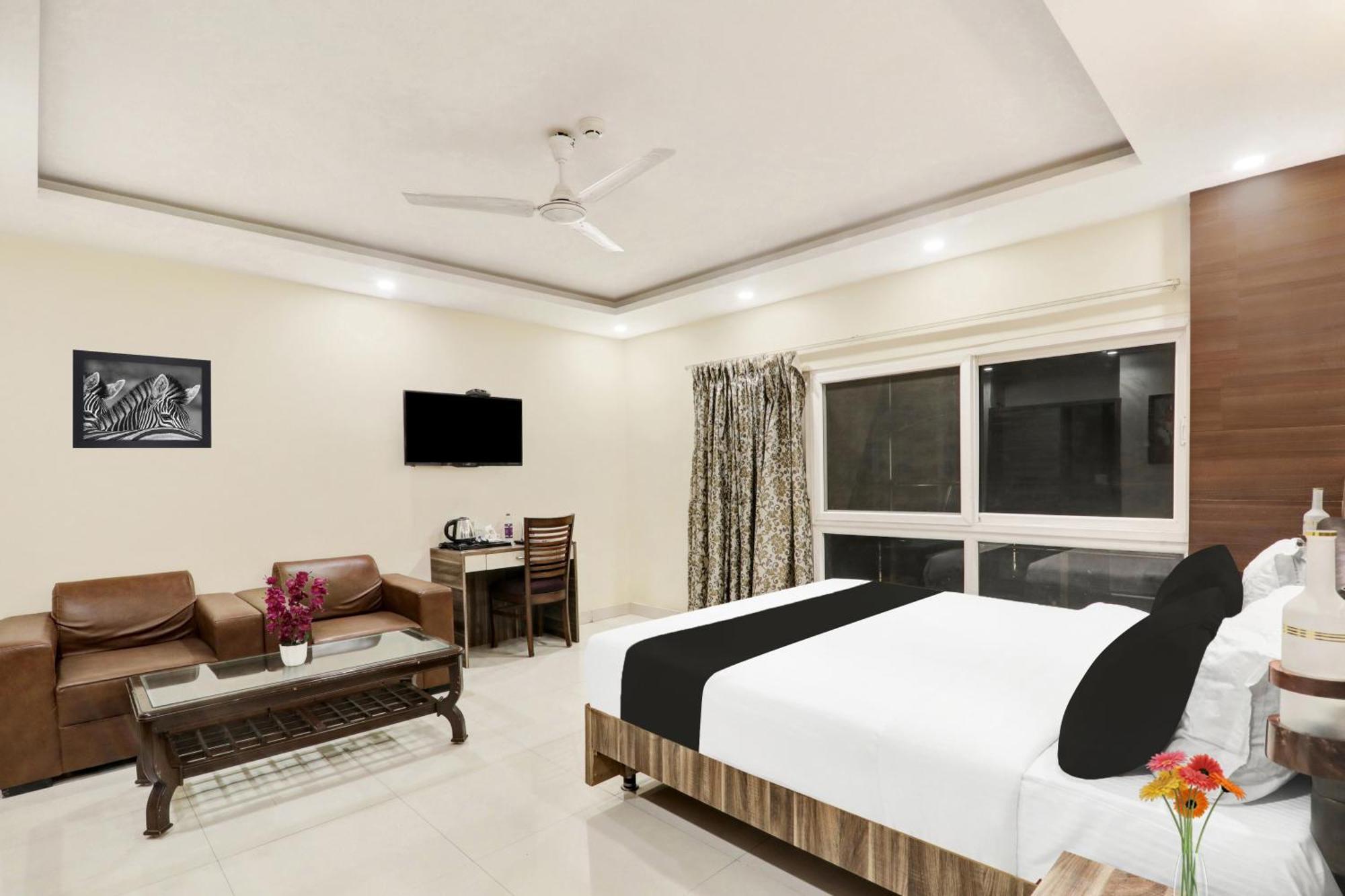 Super Townhouse Kankarbagh Formerly Kunwar Alcajars Patna  Exterior photo