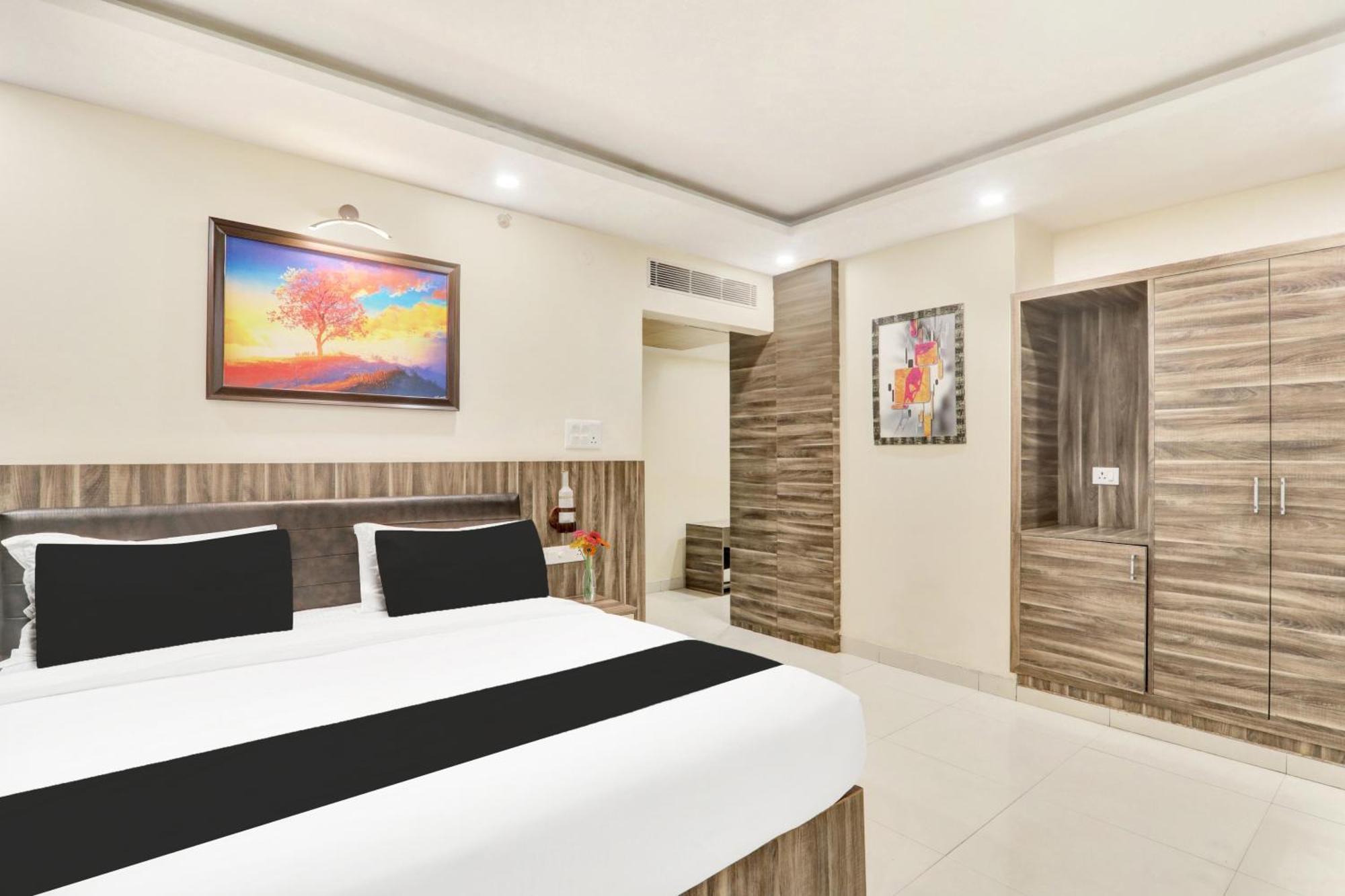 Super Townhouse Kankarbagh Formerly Kunwar Alcajars Patna  Exterior photo