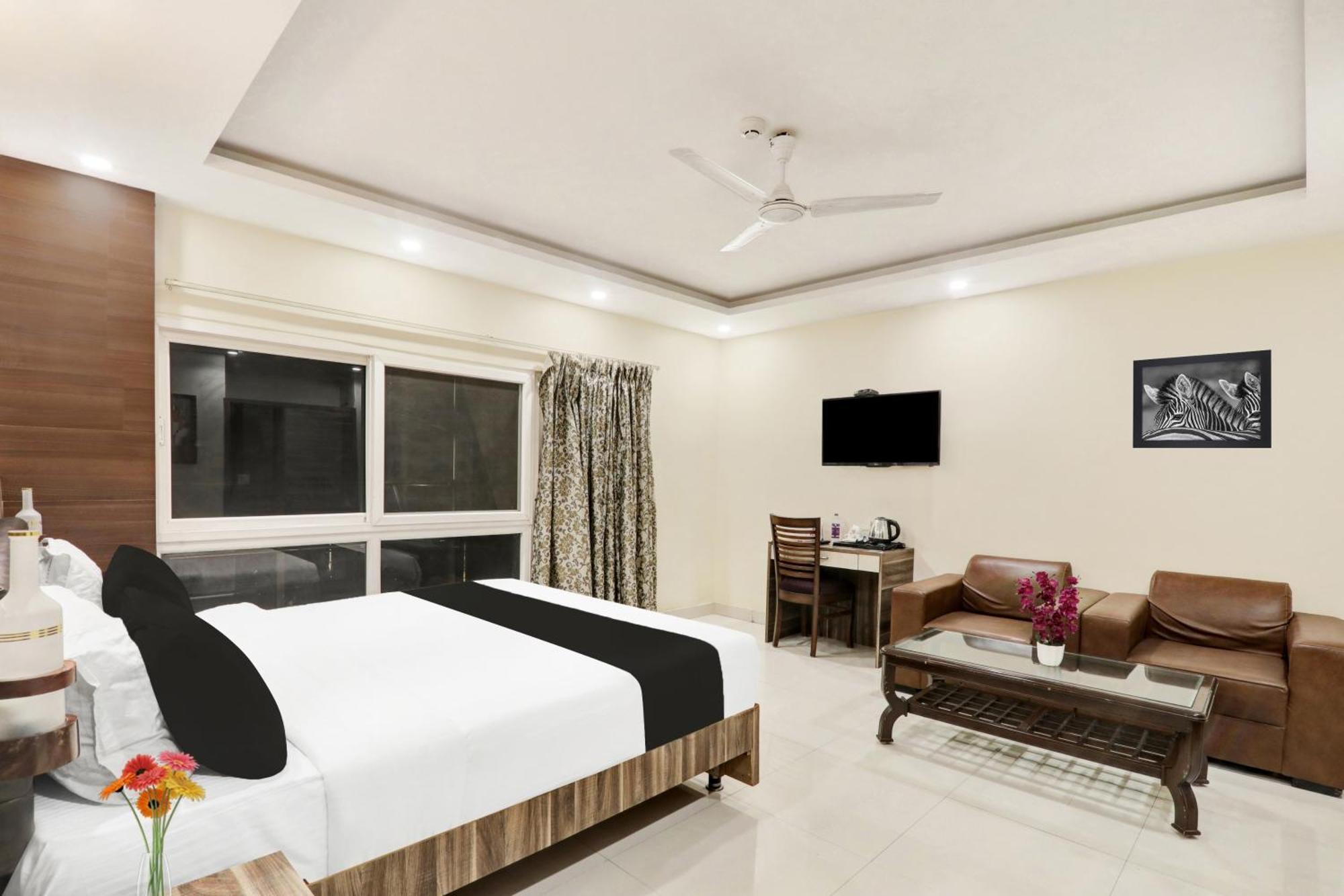 Super Townhouse Kankarbagh Formerly Kunwar Alcajars Patna  Exterior photo
