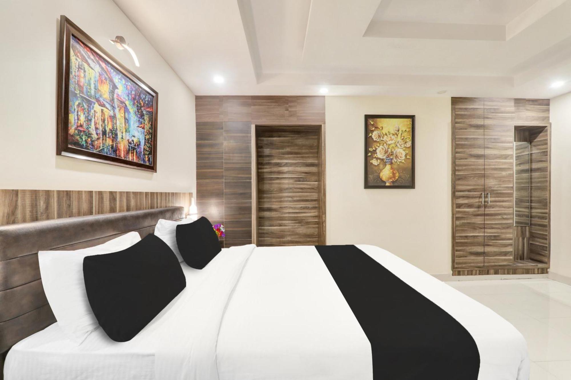 Super Townhouse Kankarbagh Formerly Kunwar Alcajars Patna  Exterior photo
